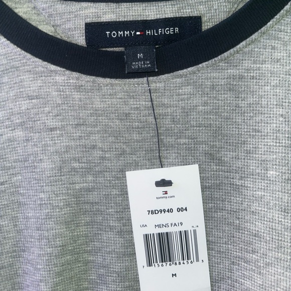 Brand new!! Tommy Hilfiger t shirt - Picture 2 of 4